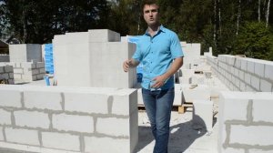 Нужно ли защищать блоки от влаги во время строительства?