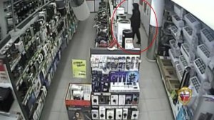Полицейские на востоке Москвы задержали подозреваемого в краже из магазина бытовой техники и электро