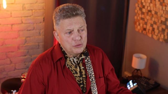 Необычная девушка. Автор-исполнитель Андрей Биржевой