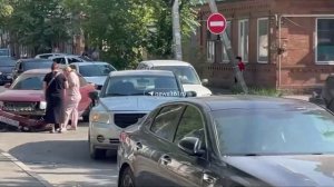 На пересечении Семашко и Катаева перевернулась машина.