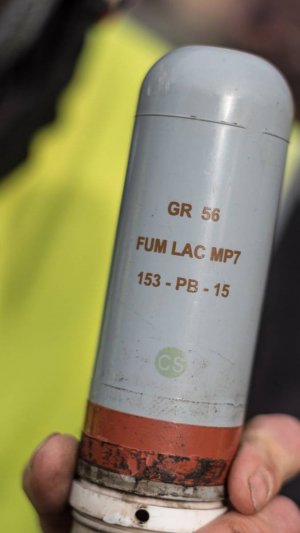 6.1взрывают евромирных  еврогранатами
