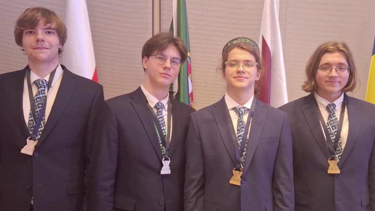 Российские школьники завоевали золотые медали на Международной олимпиаде по химии