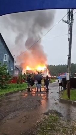🔥В Подмосковном Ивонино загорелся уже третий дом после удара молнии🔥