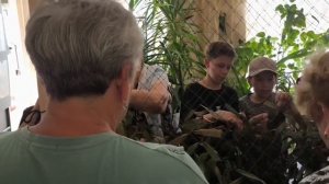 Дети из ЕАО на летних каникулах продолжают плести маскировочные сети для нужд СВО