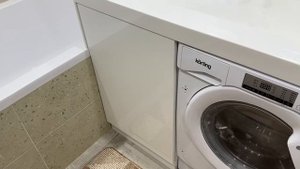 Столешница в ванную комнату  из камня с щелевым сливом