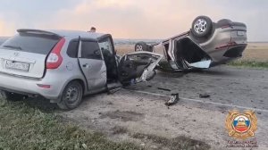 Под Таганрогом водитель Kia вылетел на «встречку» и врезался в «Ладу».