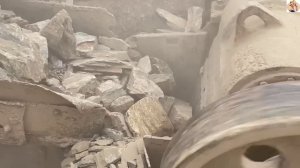 Строительство, дробление щебёнки