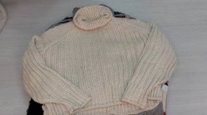 с685. Джемпера, кардиганы крем