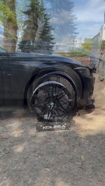 BMW F30 на примерке дисков в 18-ом диаметре