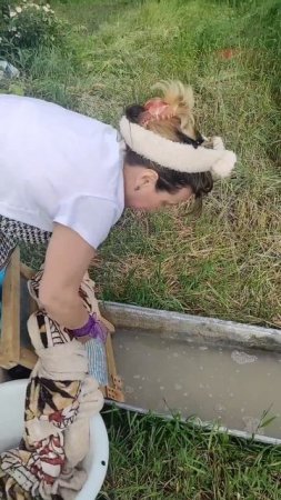Мама наконец-то взялась за дело #мамаидочь#мама#стирка