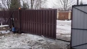 Ворота откатные установлены и подключены к автоматике в зимнее время года.
