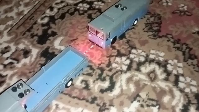 Троллейбус КТГ-2 буксирует троллейбус КТГ-1. 1:43
