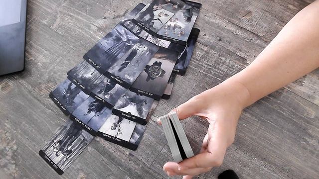 Кто пробивается к  вам? зачем? таро прогноз