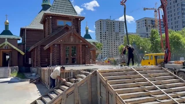 Дорогие друзья! Активно продолжается строительство Западного придела нашего храма.