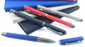 Ручки-роллеры TRENDY в корпусе с покрытием soft touch