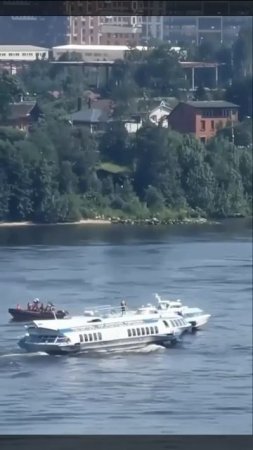 Метеор сломался на Неве