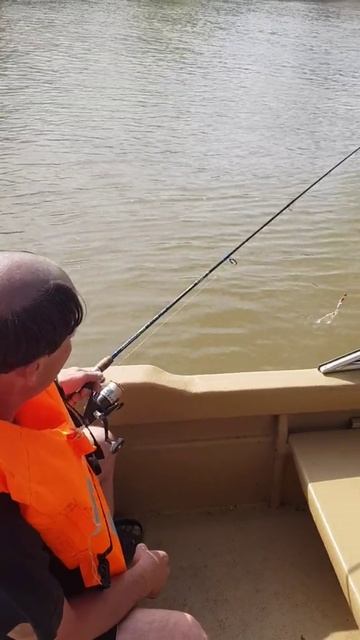 Олег на рыбалке 🚤😂 смотреть онлайн