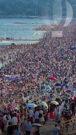 Вот и у нас жара и выходные: кто на даче, кто в парке, кто-то на лежаке у бассейна🏖