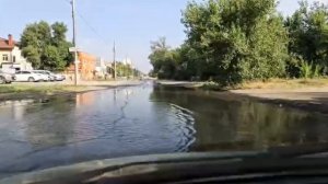 Улицу Дружбы в Волгодонске затопило. Жители называют эту лужу "вечной".