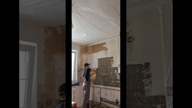 Демонтаж гипсокартона от старого кухонного фартука. Ремонт. Нарвская. Калининград.
