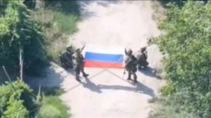 Военные подняли флаг РФ в четырех районах освобожденного Мирного в ДНР