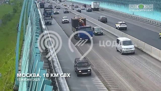 Раздавило между двумя грузовиками. Дтп