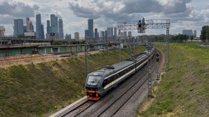 «На фоне Москва-Сити!» Электропоезд ЭП2ДМ - 0292 у пл.Беговая D1, июнь 2025 года