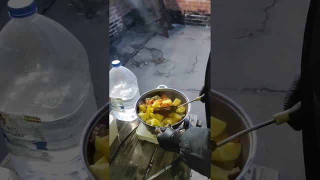 Открытая кухня, вечер, мой шеф❤️