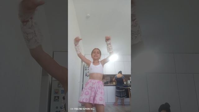 танцую под любимые песни