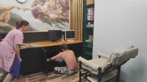 Все готово! Доделки. Устанавливаем технику, обклеиваю монитор, обшиваю кресло.