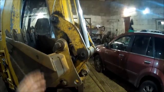 экскаватор-погрузчик CAT428b. зачем так шприцевать трактор и болтовня про то и се)))