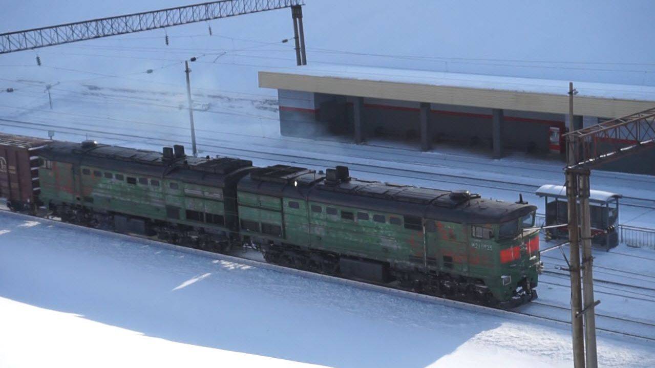Тепловоз 2ТЭ10М-3541 поднимается в горку. Звук 10Д100.