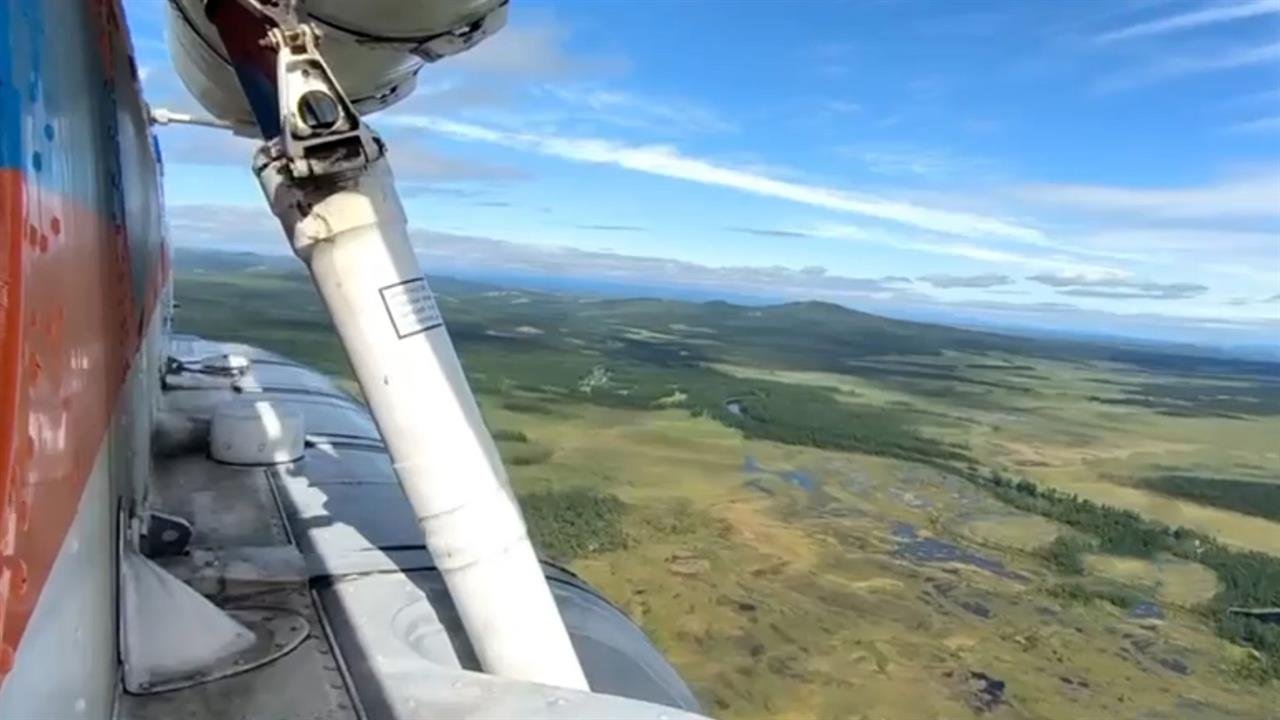 Появились кадры поисков вертолета Ми-8, пропавшего на Дальнем Востоке