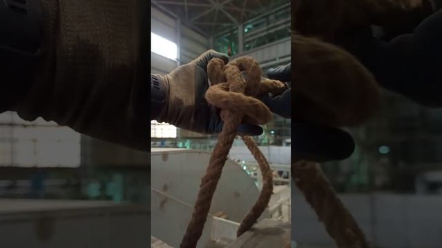 Закрепиться на верëвке - альпийский узел (австрийский проводник).
