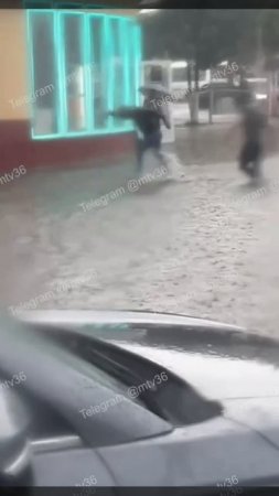 После атаки БПЛА на Воронеж вновь обрушился ливень. Вот что вышло.