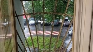 С громом и молнией.