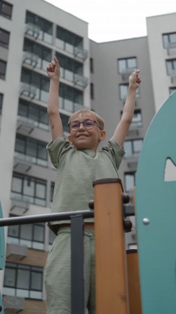 Когда во дворе безопасно, а площадка — как из любимого мультика, дети не хотят уходить домой 👏