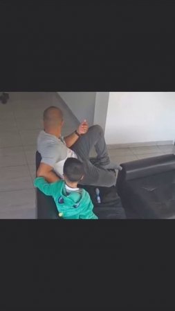 А нечего в телефоне сидеть
