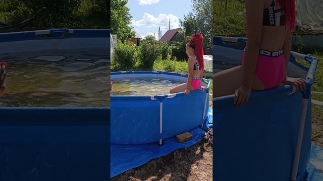 Купаемся в бассейне