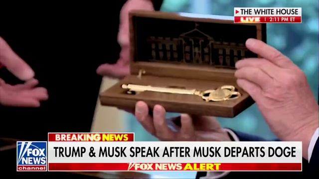 Трамп вручил Илону Маску золотой ключ от Белого дома,