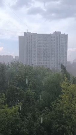⛈️Сегодня с 10:00 и до полуночи местами в Москве ожидается ливень, гроза, крупный град⛈️