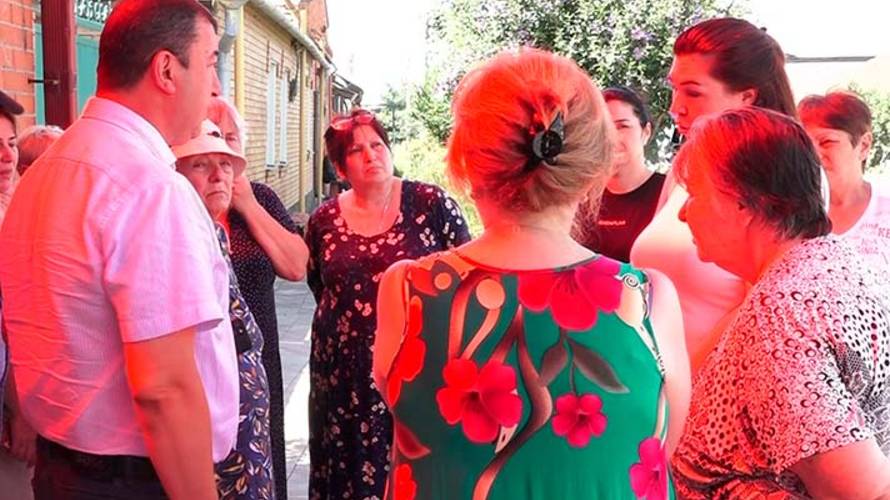 В с. Михайловское трое суток нет воды