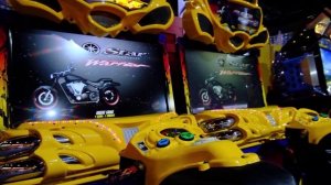 Видеосимулятор гонок Желтые байки в парке ФанкиТаун