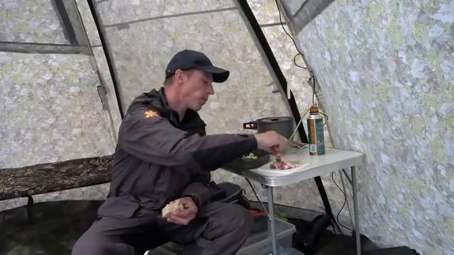 Рыбалка на донки на лесной реке