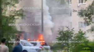 Появились кадры горящих автомобилей в Политехническом переулке, после атаки украинских БПЛА. 😲