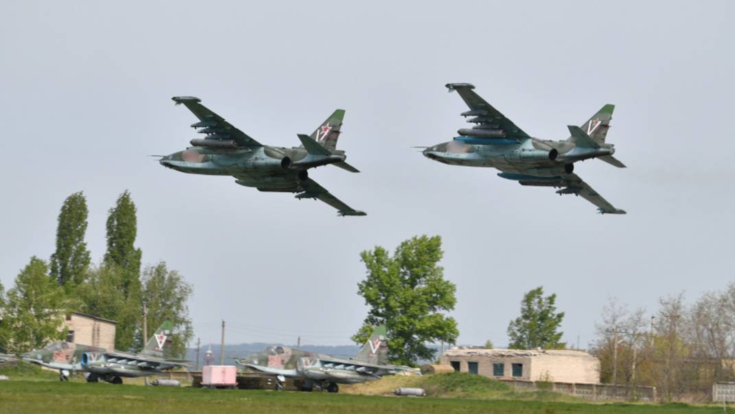 Су-25 уничтожили замаскированные позиции ВСУ! Лучшее видео из зоны СВО