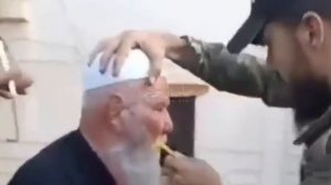 Израиль не зря вмешался - в сети появляются кадры издевательств над друзами сирийскими военными.