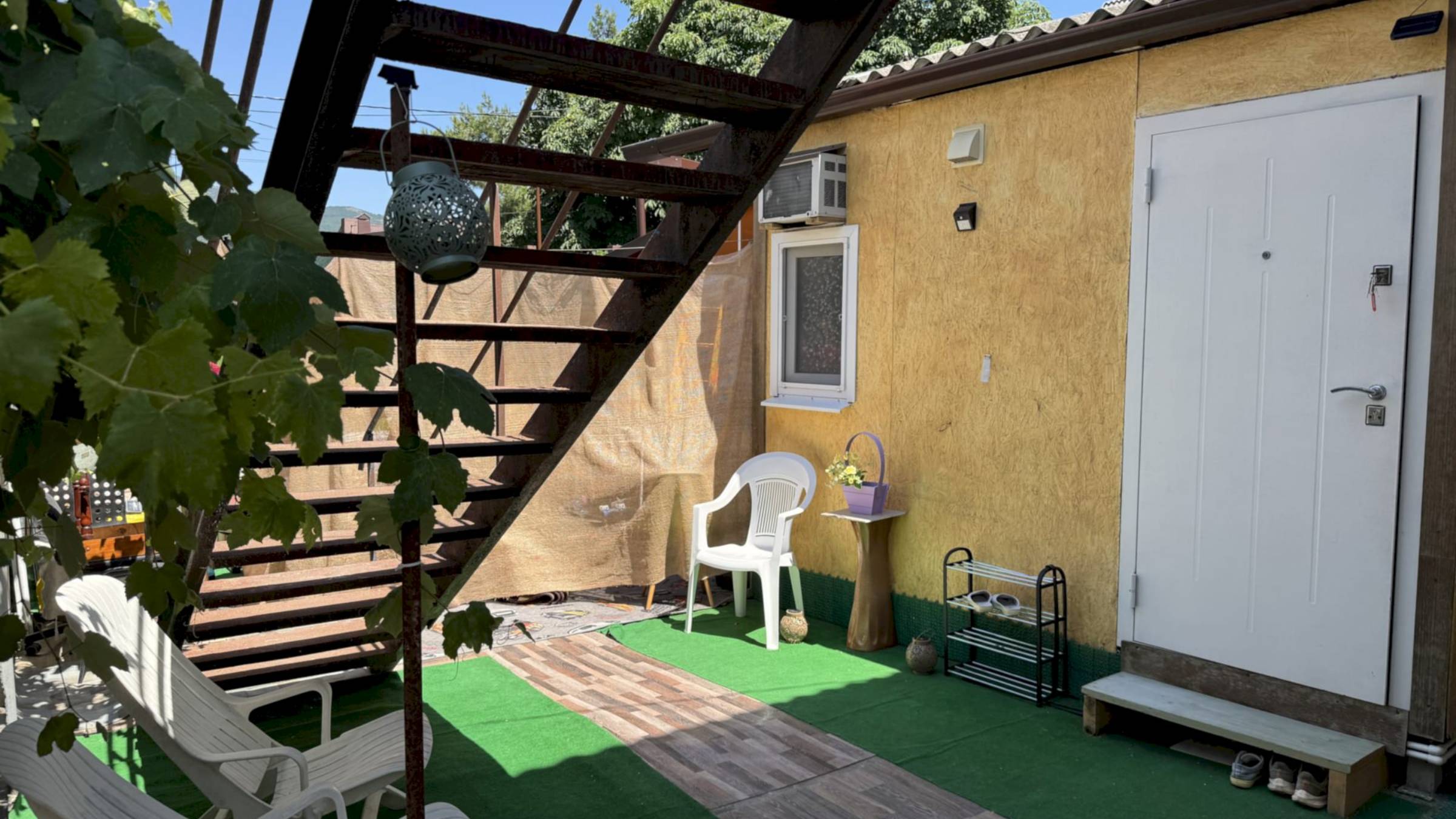 🏡 №566 Сдаётся посуточно часть дома с кухней и шезлонгами – Геленджик