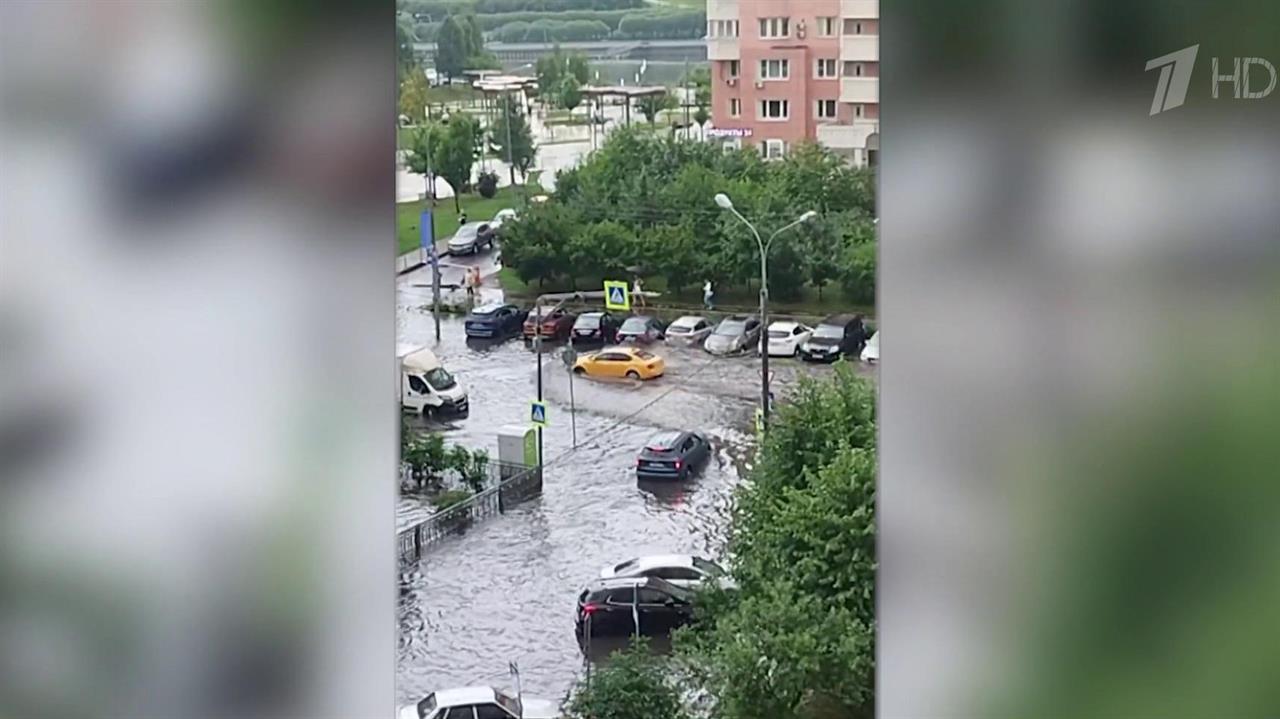 В столичном регионе устраняют последствия мощного ливня