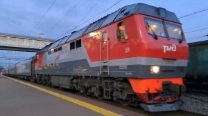 ВСТРЕЧАЕМ ПОЕЗД ТОБОЛЬСК-ТЮМЕНЬ ! Ночная иллюминация вокзала станции ТЮМЕНЬ.